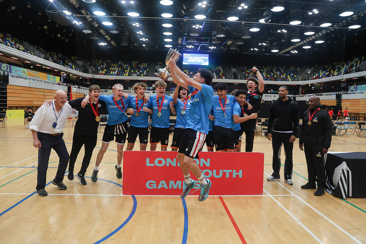 Team Kingston boys basketball team celebrate